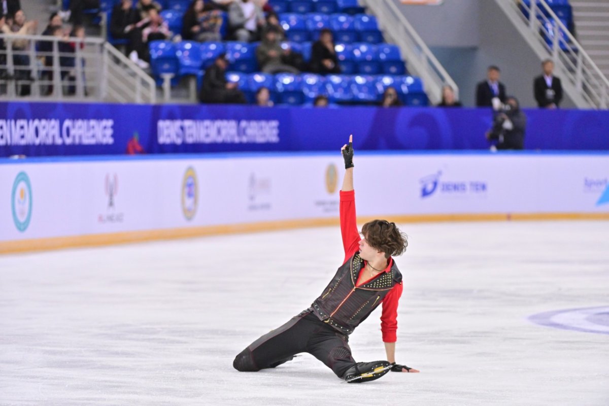 Михаил Шайдоров Гран-при кезеңінің қысқа бағдарламасында үшінші орын алды