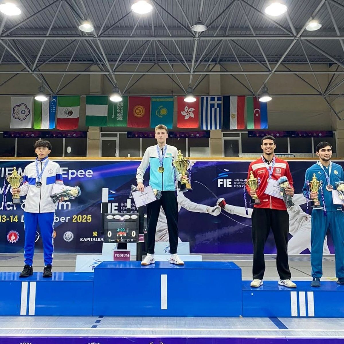 Қазақстандық семсерлесуші юниорлар арасындағы Әлем кубогы кезеңінде алтын жүлде жеңіп алды