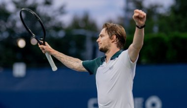 Александр Бублик теннистен Қытайдағы турнирде жеңіске жетті